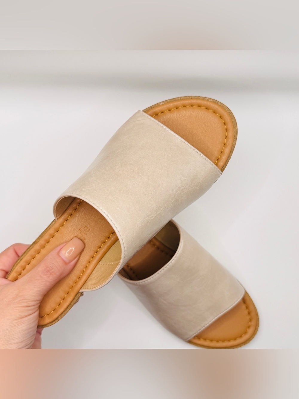 NWT Cream Leather Open-Toe Slide Mule - Sleek Everyday Comfort - Size 10 - Picture 5 of 5